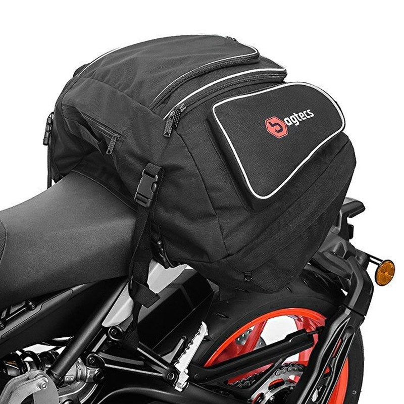 Bagtecs Motorrad Tasche auf dem Heck der Maschine